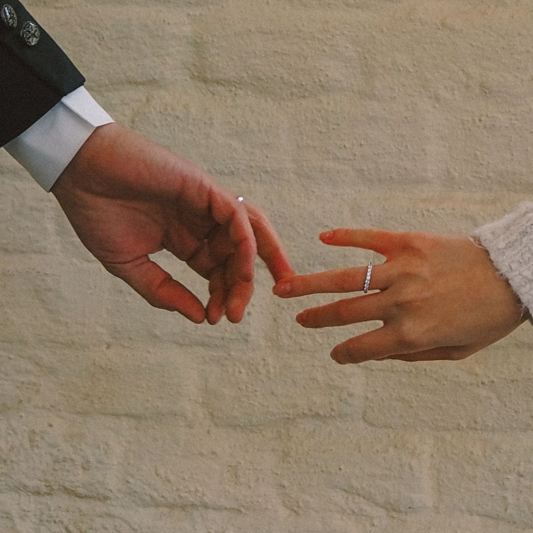 Online Relationship Counselling for Long-Distance Couples: What You Should Know